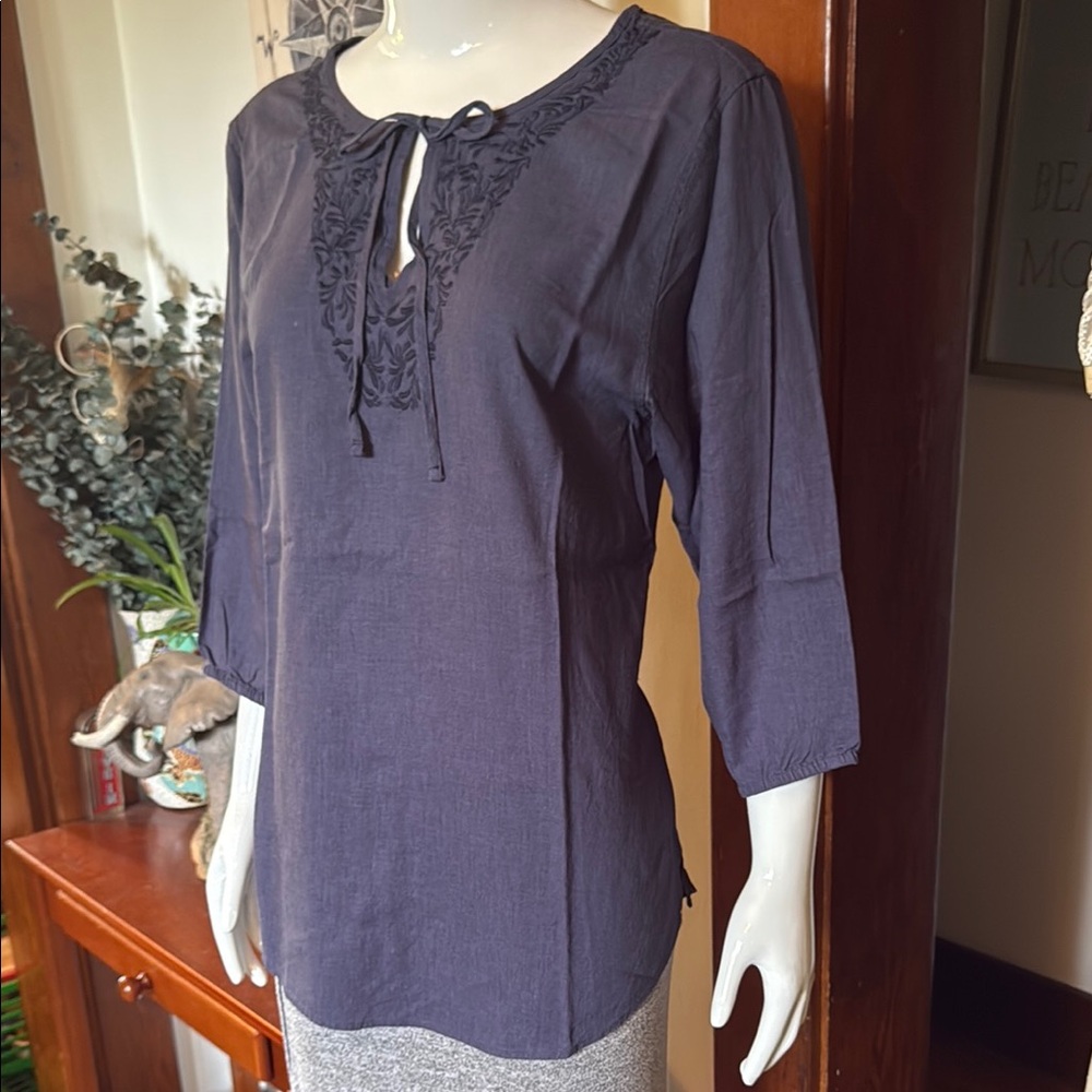 NWT Eddie Bauer size small light summery tunic Women's Blue Embroidered Top